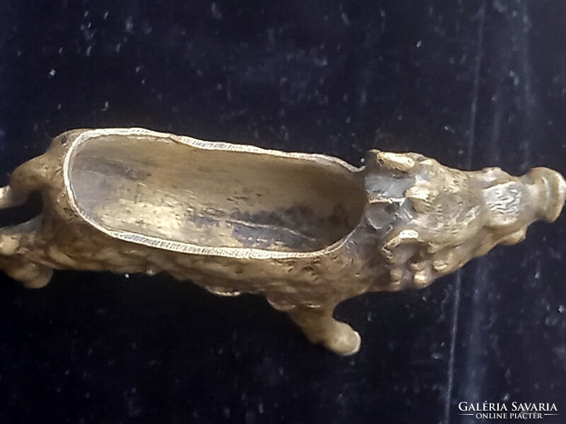 Antik bécsi réz vaddisznó figurális párna tű tartó a XIX. sz-ból / vadászmintás tárgy
