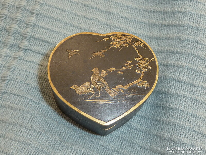 Wonderful antique oriental copper tin box with birds gilded inside, antique Japanese heart-shaped tin box