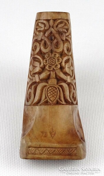 1P323 marked carved walking stick head 1976