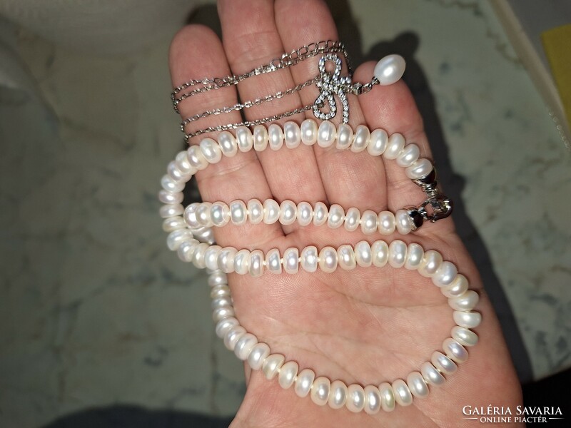 Genuine freshwater pearl necklace and bracelet