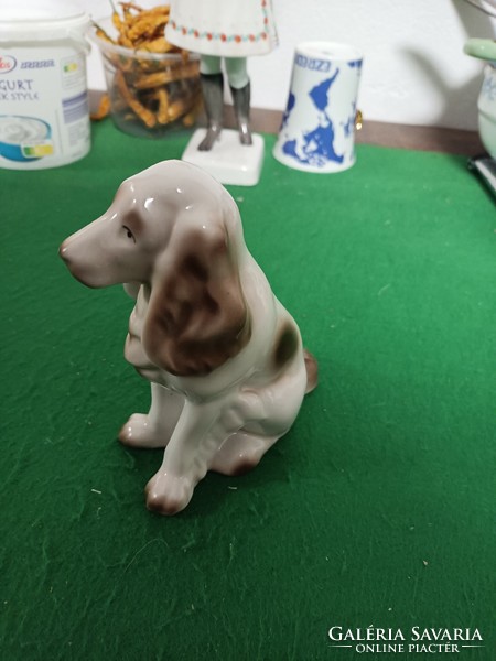 Hollóházi porcelán kutya.