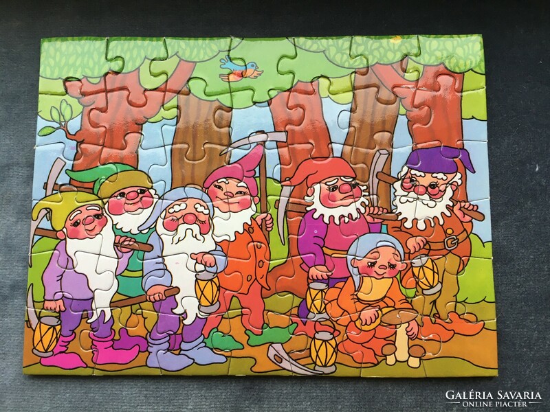 Snow White and the Seven Dwarfs fairy-tale assembly game / puzzle from 1983