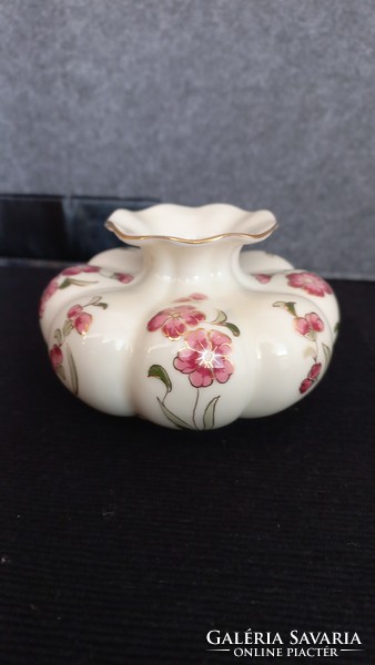 Zsolnay cream-colored slatted flower pattern, gilded, numbered vase, 7.3 x 10 cm, mouth: 6 cm.