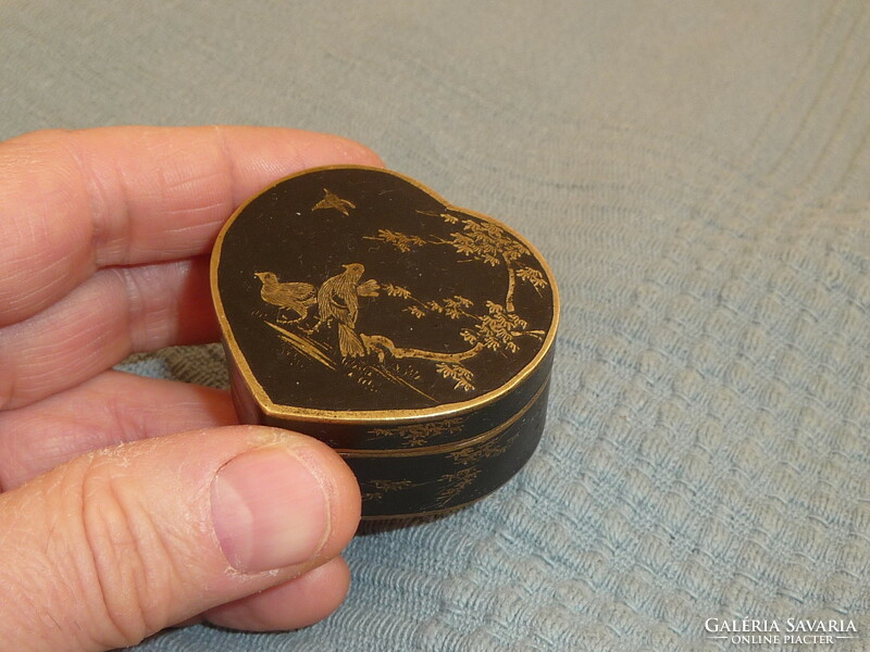 Wonderful antique oriental copper tin box with birds gilded inside, antique Japanese heart-shaped tin box