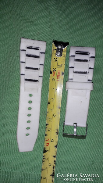 Retro thick plastic white watch strap size and features photographed in the pictures according to the pictures