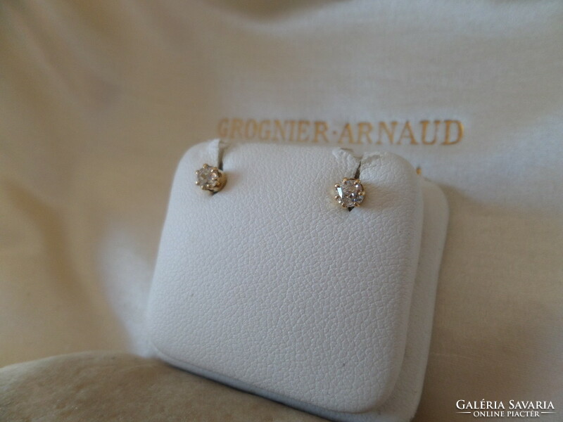 Pair of gold stud earrings with 0.30 Ct brilliant