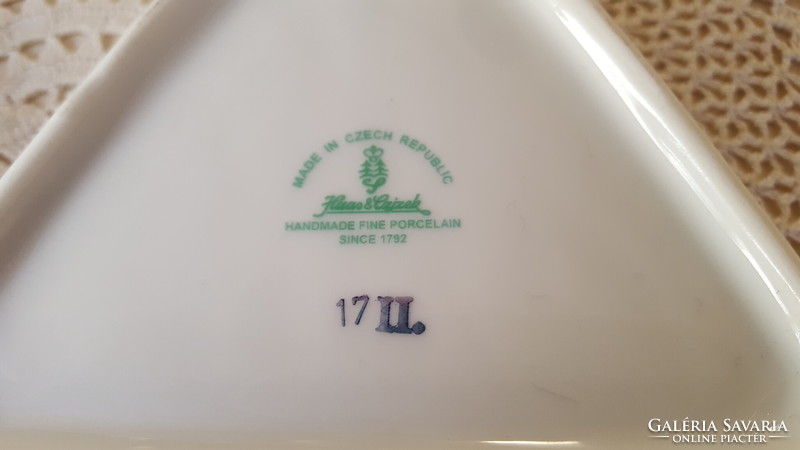 Régi,kis háromszögletű Haas & Czjzek porcelán kínáló tálka 2 db.