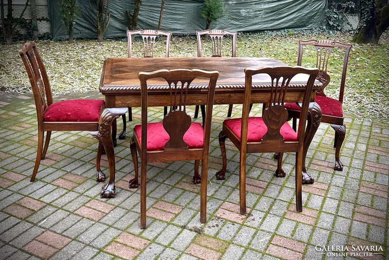 Chippendale asztal székekkel