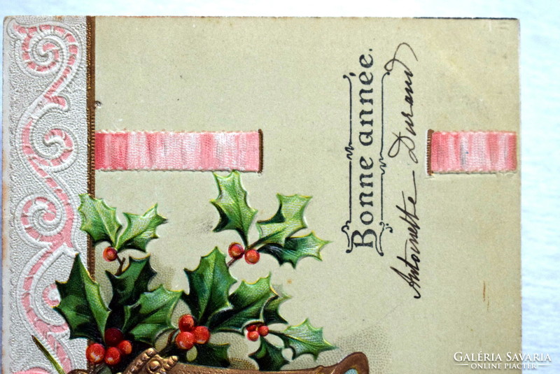 Antik dombornyomott Újévi üdvözlő képeslap - arany harang, magyal, fagyöngy  1906ból