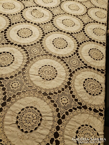 Crocheted tablecloth - dining room / vintage style - beige