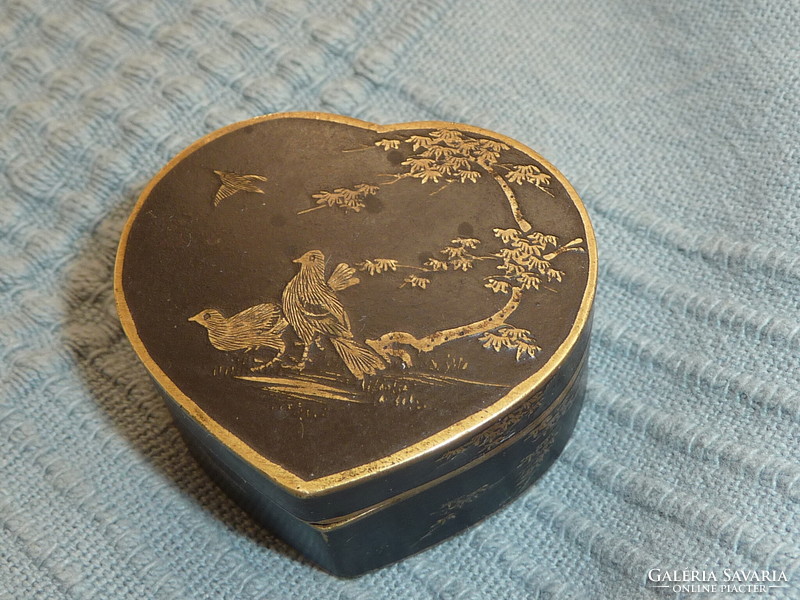 Wonderful antique oriental copper tin box with birds gilded inside, antique Japanese heart-shaped tin box