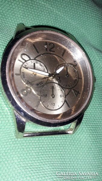 Good condition New Yorker working quartz wristwatch / pocket watch without strap as shown in the pictures