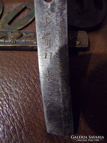 Wakizashi az Edo-kor közepéről, a kovács kézjegyével ellátva