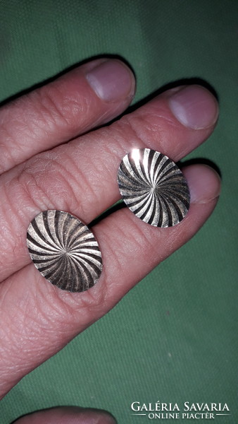 A pair of very nice old sunbeam pattern engraved gilt metal men's cufflinks as shown in the pictures