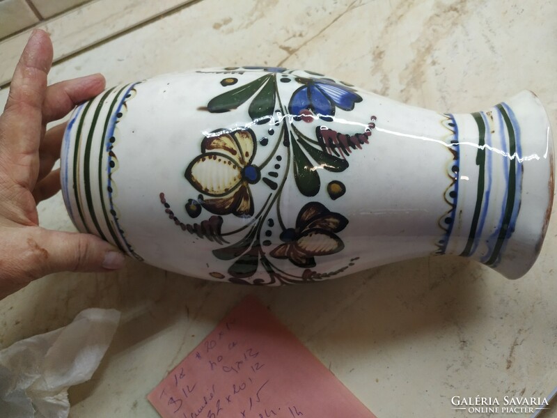Gyönyörű kerámia dísztárgy, váza  eladó!! Kézzel festett, hatszögletű  váza.