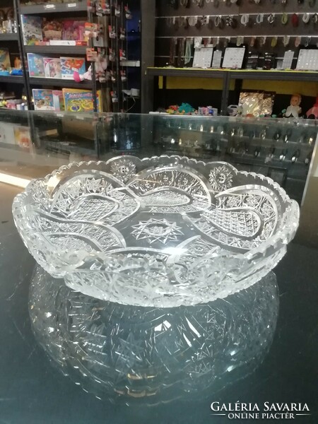 Crystal serving bowl with a horseshoe-shaped pattern