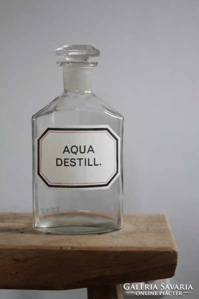 Régi szép állapotú patikaüveg “Aqua destill.”felirattal. 500ml