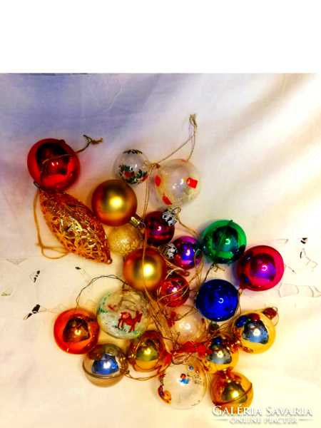 21 colorful Christmas tree ornaments