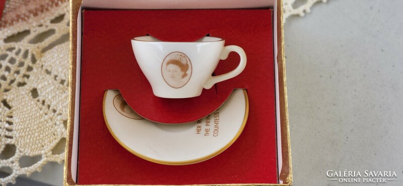 Angol királyi felség Margit hercegnő képével ellátott miniatűr csésze alátéttel