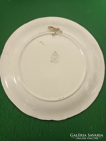 A decorative plate with a granite mark is of folk character