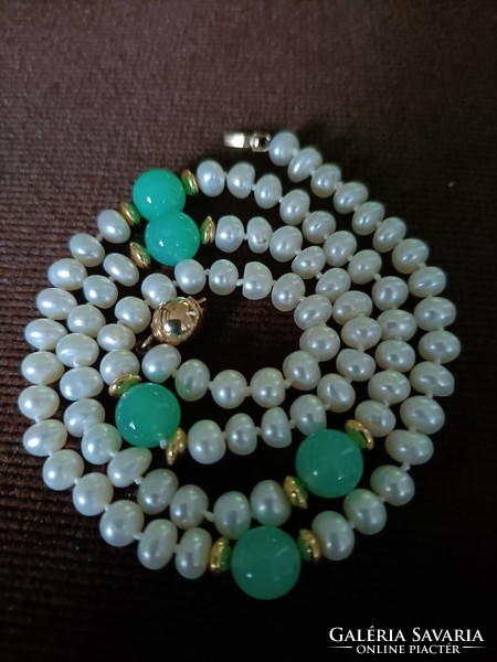 Real pearl necklace with 14k gold clasp, chrysoprase