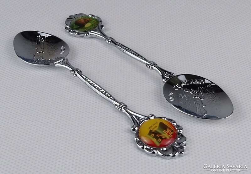 1P962 New Zealand decorative spoon pair 11.2 Cm