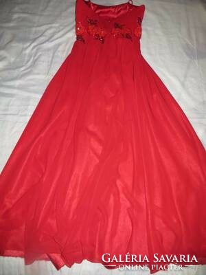 Piros pántos maxi ruha mellbetétes 38-s hossza:145 cm mb:93 cm