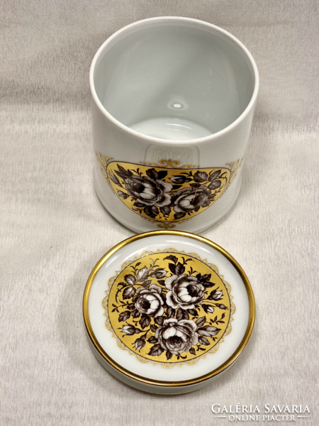 Alboth & kaiser alt-berlin German porcelain dish, decorated with floral patterns, second half of the 20th century.
