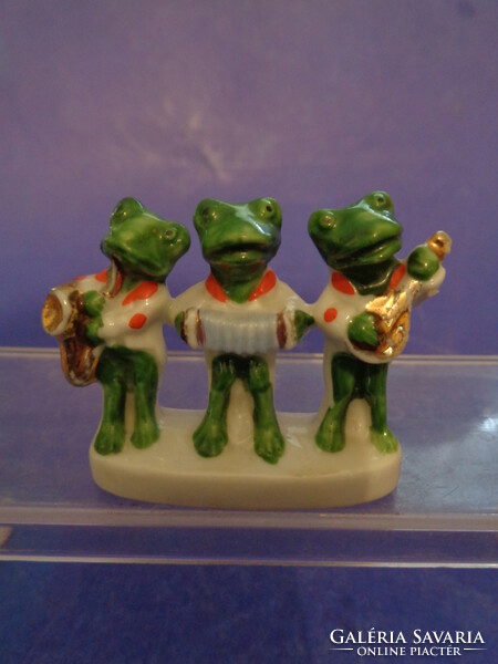 Wagner & Apel porcelain frog band figure