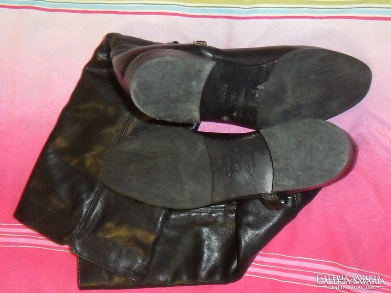 Action! Uterque Spanish, barely used women's leather boots, size 38.
