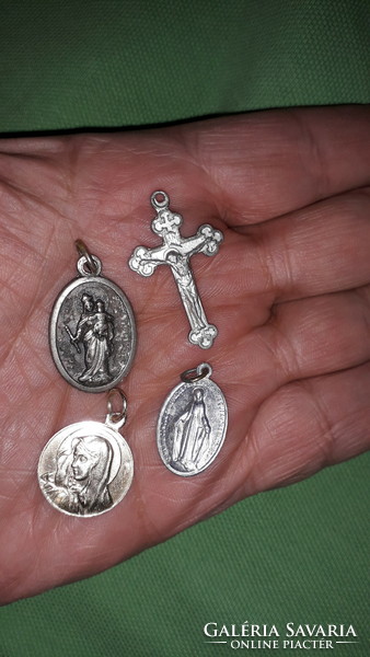 Antik fém keresztény zarándok emlékek gyűjteménye 4 db ezüstözött medál EGYBEN a képek szerint