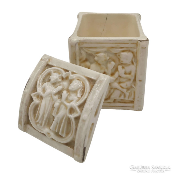 Zsolnay old-ivory box with lid m997