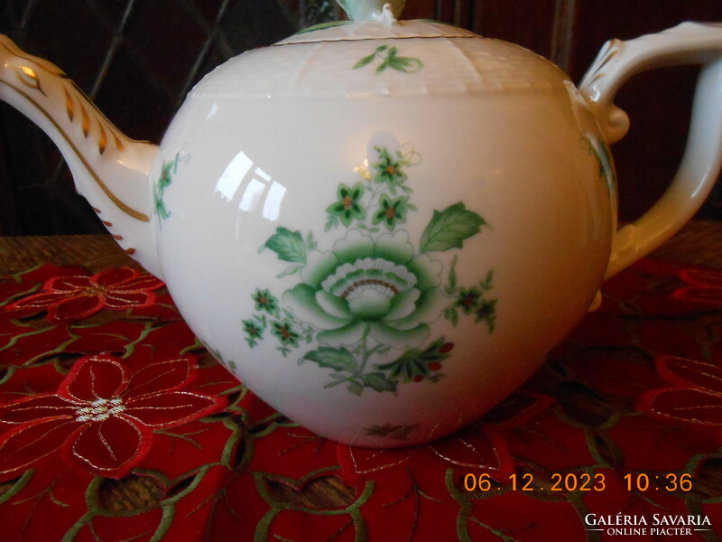 Nanking pattern tea spout from Herend