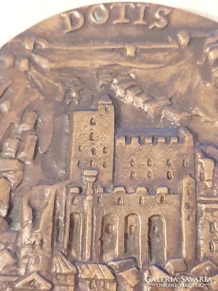 DOTIS  TATA  bronz plakett jelzett darab saját dobozában 9,8 cm átmérőjű