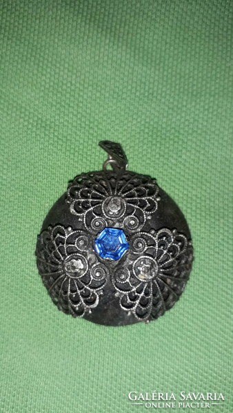 Antique art nouveau metal pendant decorated with a blue zirconia stone, cc. 4 cm according to the pictures