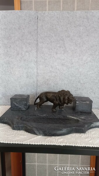 Antique bronze lion figure Calamari on a marble plinth