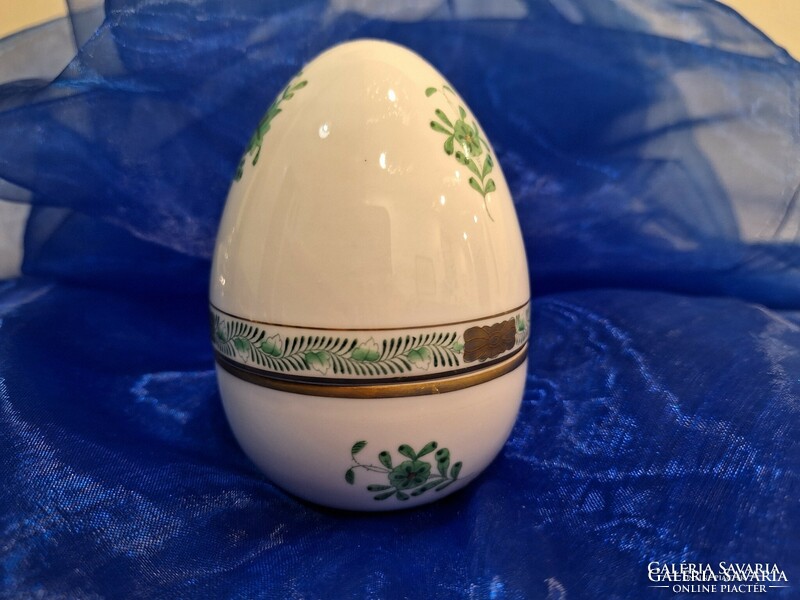 Egg-shaped bonbonnier with green appony pattern from Herend