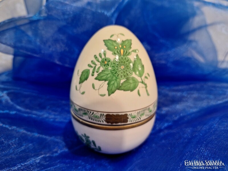 Egg-shaped bonbonnier with green appony pattern from Herend