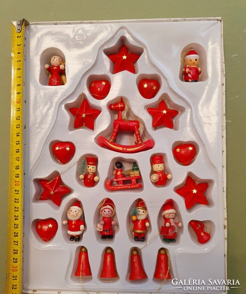 Wooden Christmas tree decorations with 1 box