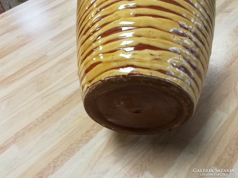 Retro ceramic vase with special glaze