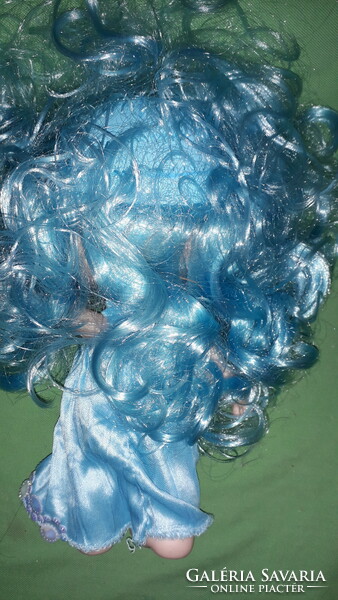 Tündéri aranyos EREDETI Kindi Doll Moose kék hajú MANGA BABA 28cm a képek szerint