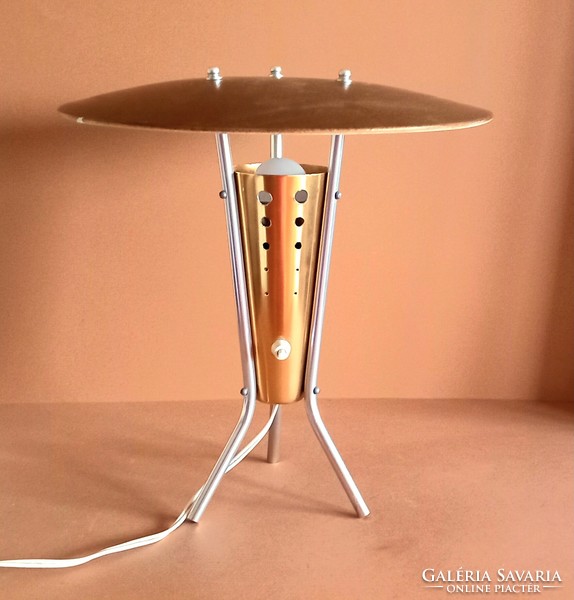 Tripod table ufo lamp 1960. Art deco design negotiable