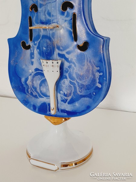 Nagyméretű porcelán hegedű, 48 cm