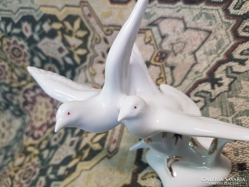 A pair of beautiful gilded porcelain seagulls