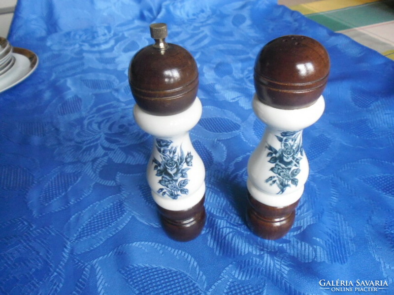 Beautiful blue floral salt and pepper shaker