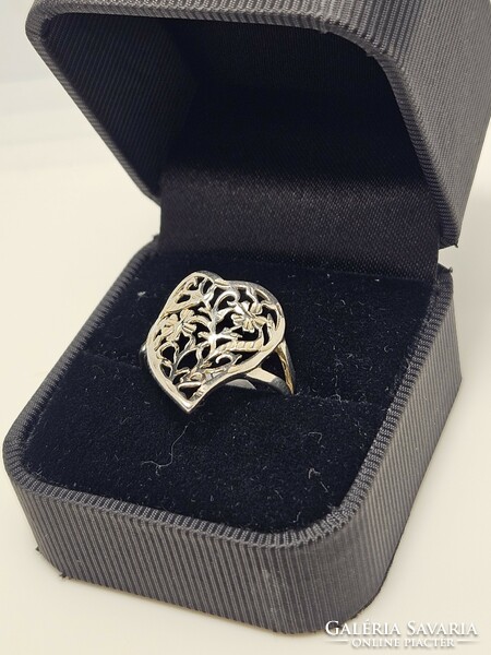 Heart-shaped silver ring with an openwork flower pattern