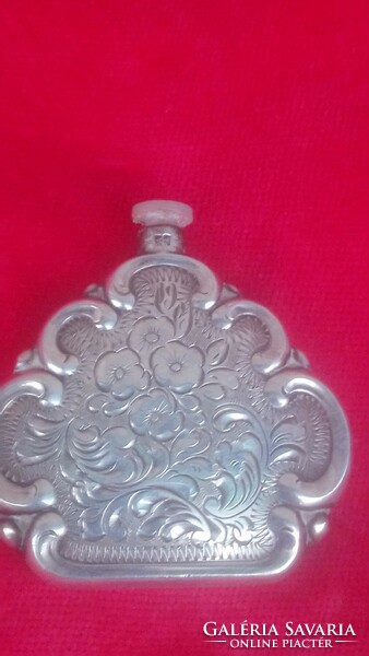Antique silver chiseled perfume bottle hallmarked 13.7 Grams