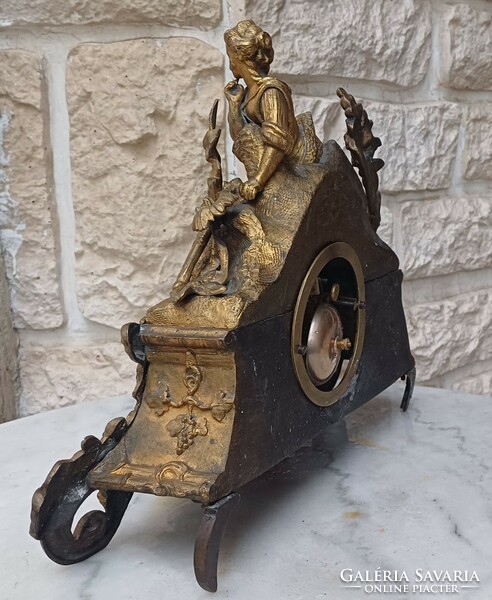 Beautiful antique half-burner fireplace clock, bronze, gilded half-burner with statue