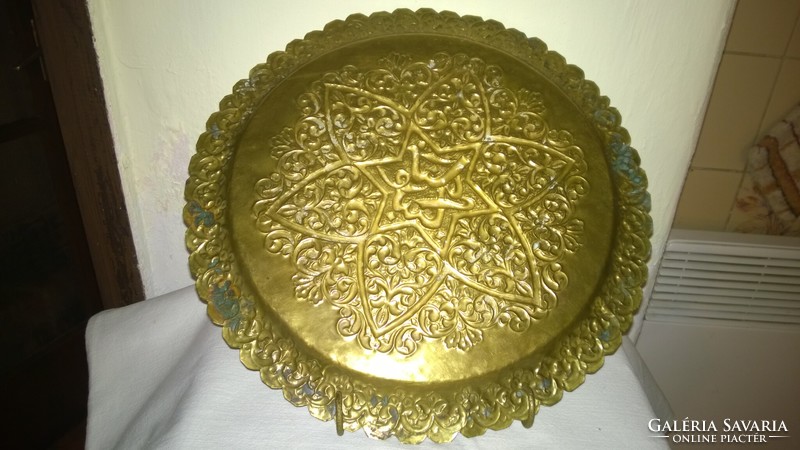 Beautifully crafted oriental copper tray diam. 31 cm - perfect, also as a gift