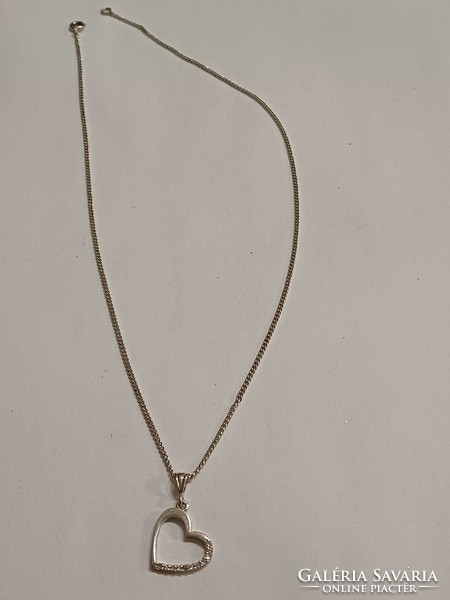 Thin silver chain with silver heart pendant